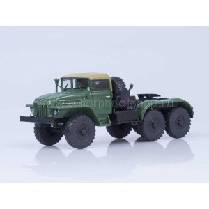 Миасский грузовик-375С седельный тягач (тентованная кабина), зеленый Миасский грузовик-375С седельный тягач (тентованная кабина), зеленый
