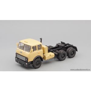 Масштабная коллекционная модель 1:43 МАЗ 515Б тягач (1977), бежевый Масштабная коллекционная модель 1:43 МАЗ 515Б тягач (1977), бежевый