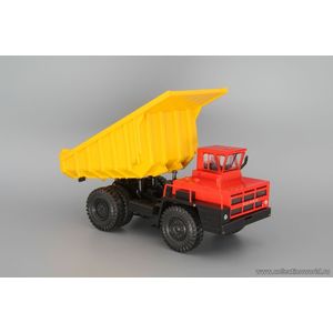 модели в масштабе 1:43 БелАЗ-7526 карьерный самосвал, красный / желтый БелАЗ-7526 карьерный самосвал, красный / желтый