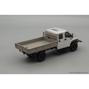 ГАЗон C42A33 бортовой, серебристый / серый ГАЗон C42A33 бортовой, серебристый / серый